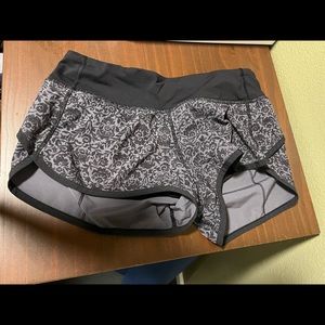 Lululemon on the run shorts sz 4